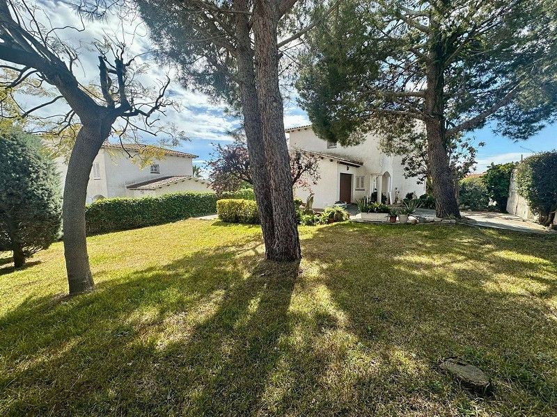 Светлая и уютная вилла в Эльс-Массос-де-Кома-Руга. Фото:  9