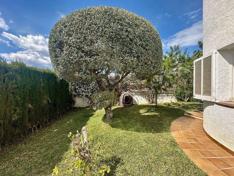 Светлая и уютная вилла в Эльс-Массос-де-Кома-Руга. Фото:  14