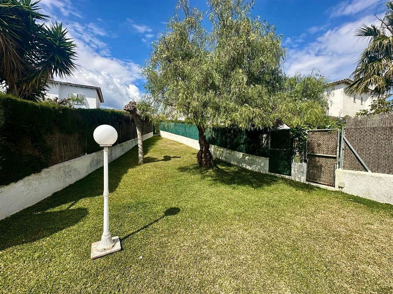 Светлая и уютная вилла в Эльс-Массос-де-Кома-Руга. Фото:  15