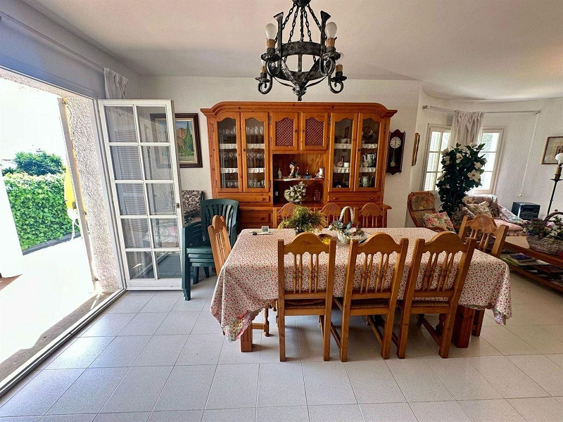 Светлая и уютная вилла в Эльс-Массос-де-Кома-Руга. Фото:  19