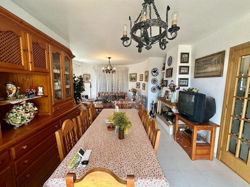 Светлая и уютная вилла в Эльс-Массос-де-Кома-Руга. Фото:  24