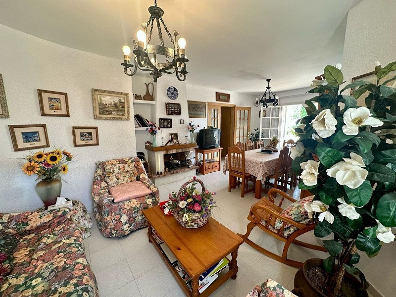 Светлая и уютная вилла в Эльс-Массос-де-Кома-Руга. Фото:  25