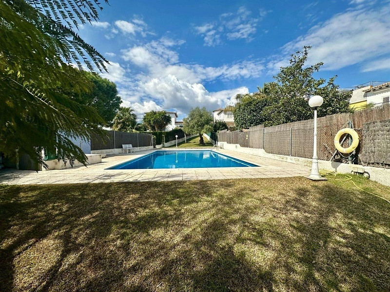 Светлая и уютная вилла в Эльс-Массос-де-Кома-Руга. Фото:  60