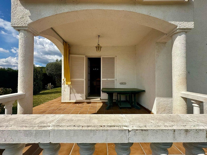 Светлая и уютная вилла в Эльс-Массос-де-Кома-Руга. Фото:  62