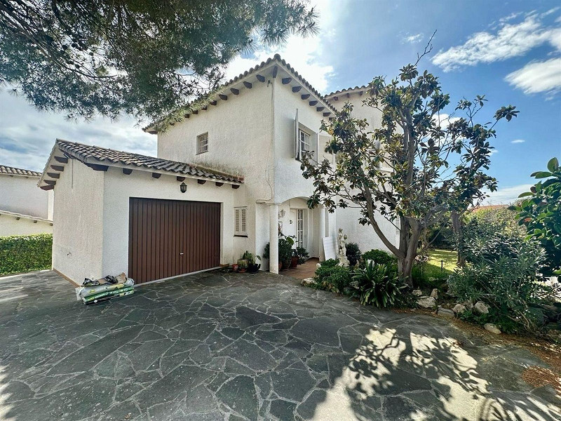 Светлая и уютная вилла в Эльс-Массос-де-Кома-Руга. Фото:  65