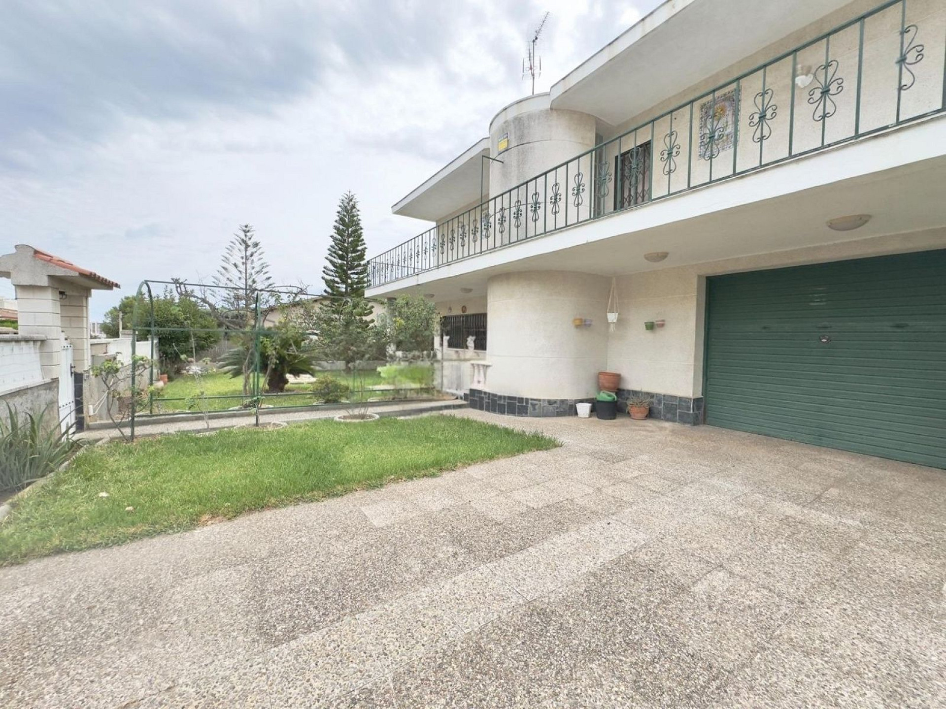 Светлый дом с бассейном в Эльс-Масос, Эль-Вендрель