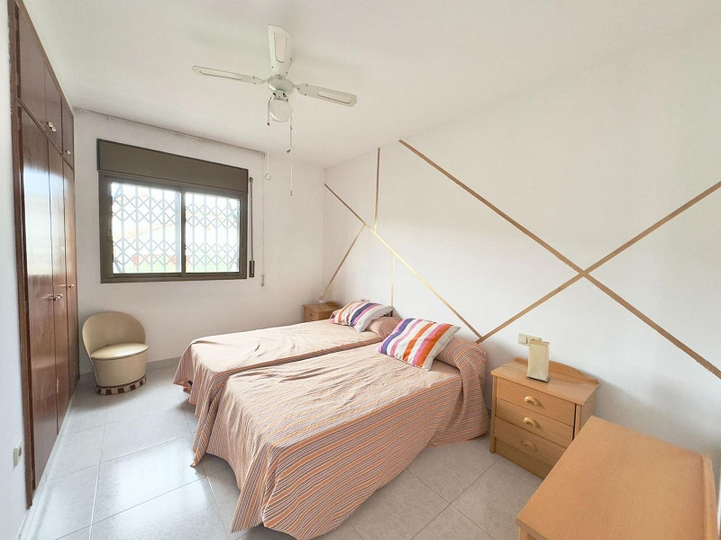 Светлый дом с бассейном в Эльс-Масос, Эль-Вендрель. Фото:  6