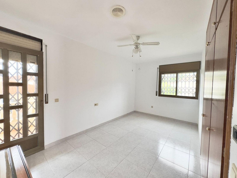 Светлый дом с бассейном в Эльс-Масос, Эль-Вендрель. Фото:  12