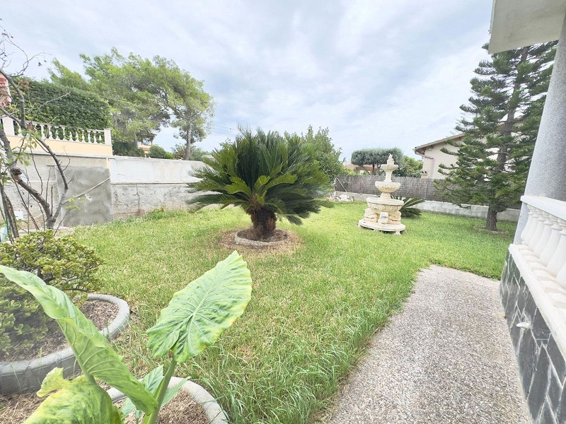 Светлый дом с бассейном в Эльс-Масос, Эль-Вендрель. Фото:  14