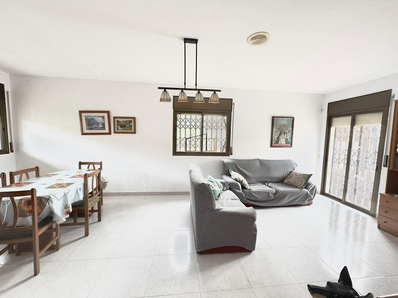 Светлый дом с бассейном в Эльс-Масос, Эль-Вендрель. Фото:  17