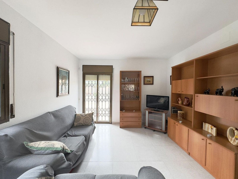 Светлый дом с бассейном в Эльс-Масос, Эль-Вендрель. Фото:  18