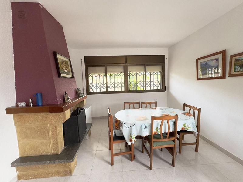 Светлый дом с бассейном в Эльс-Масос, Эль-Вендрель. Фото:  19