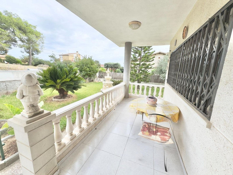 Светлый дом с бассейном в Эльс-Масос, Эль-Вендрель. Фото:  20