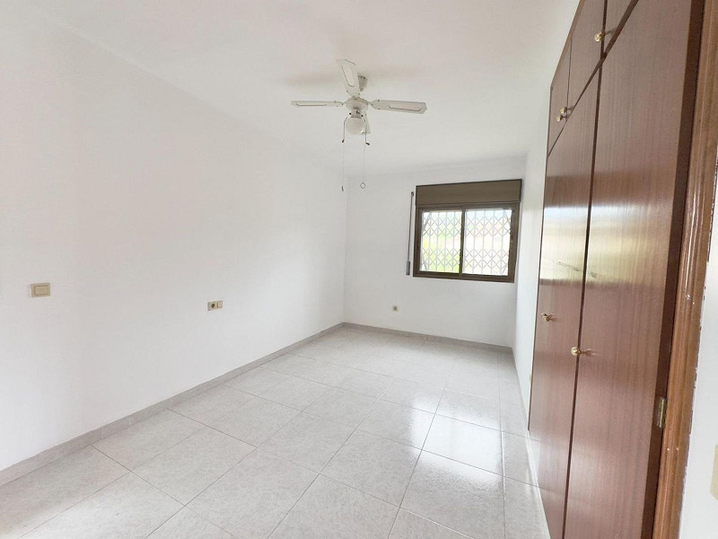 Светлый дом с бассейном в Эльс-Масос, Эль-Вендрель. Фото:  25