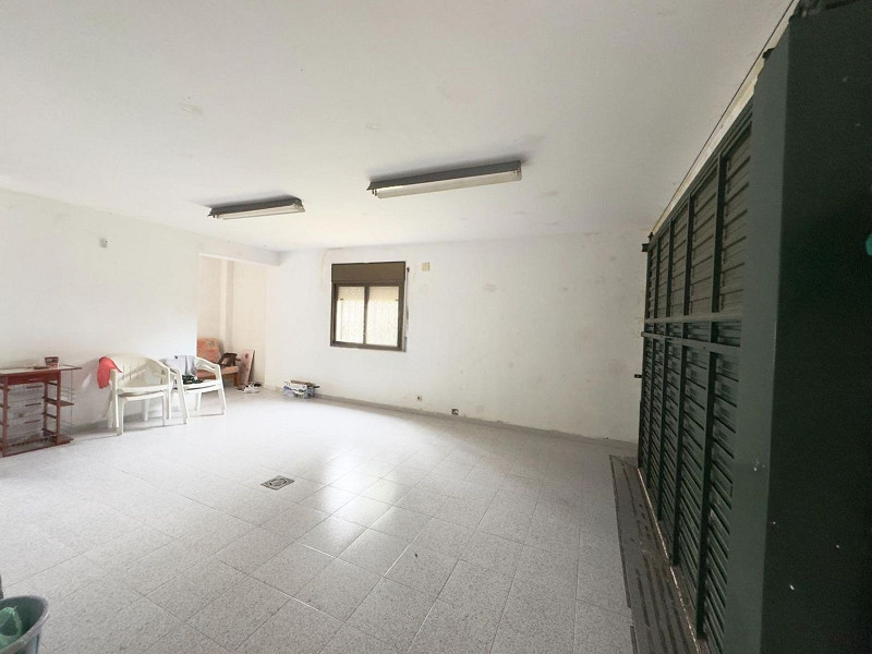 Светлый дом с бассейном в Эльс-Масос, Эль-Вендрель. Фото:  28