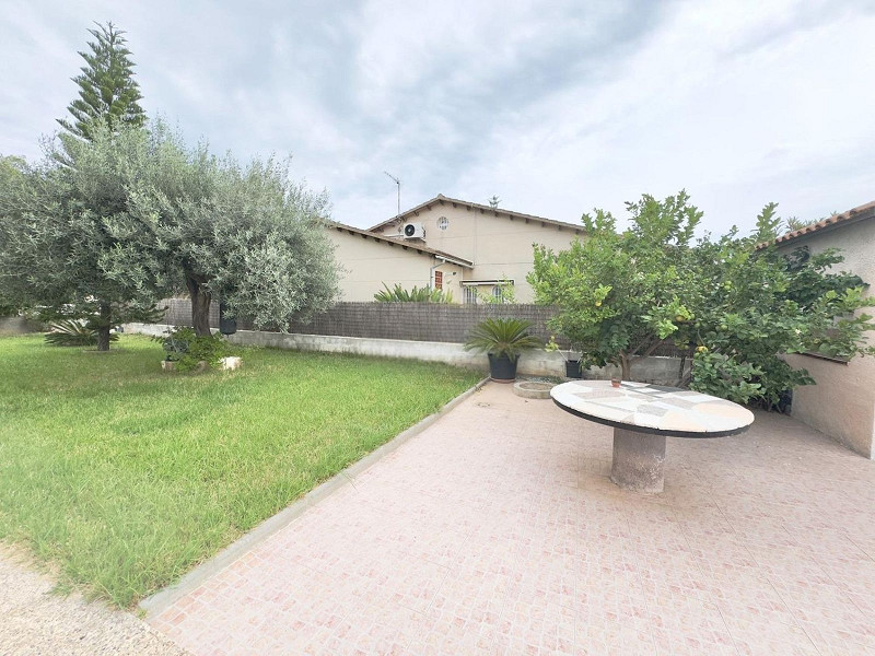 Светлый дом с бассейном в Эльс-Масос, Эль-Вендрель. Фото:  30