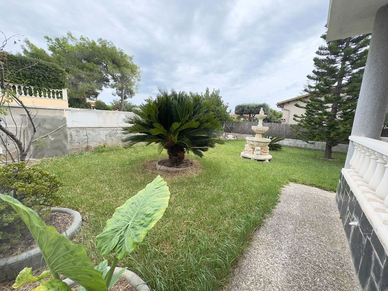 Светлый дом с бассейном в Эльс-Масос, Эль-Вендрель. Фото:  31