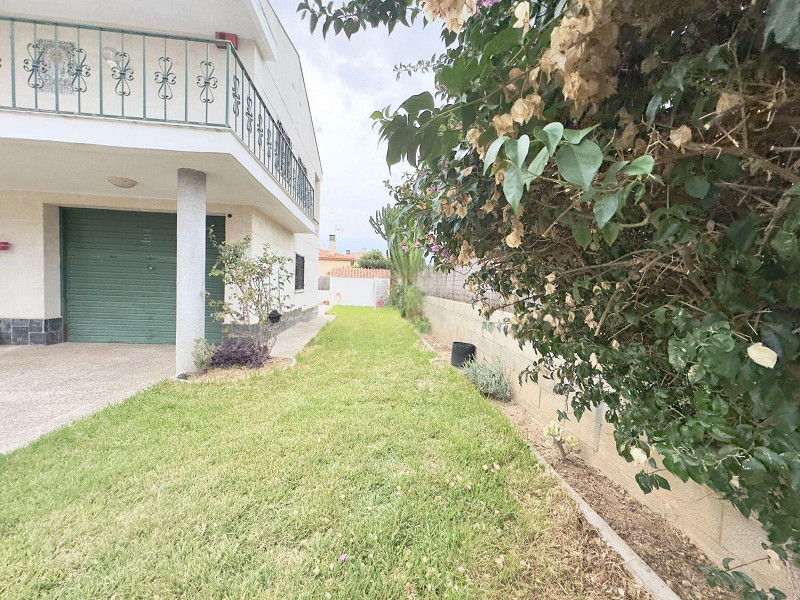 Светлый дом с бассейном в Эльс-Масос, Эль-Вендрель. Фото:  32