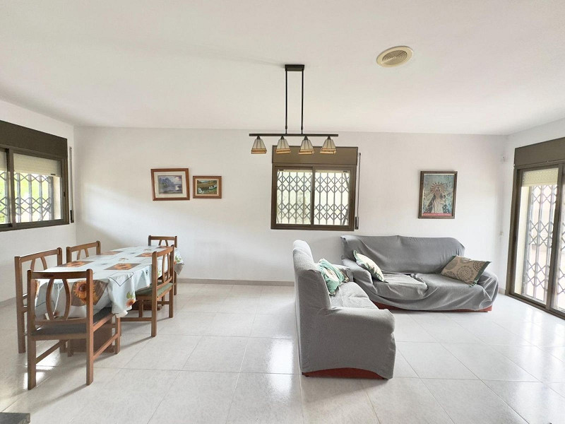 Светлый дом с бассейном в Эльс-Масос, Эль-Вендрель. Фото:  34