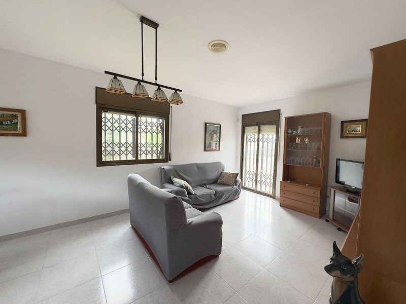 Светлый дом с бассейном в Эльс-Масос, Эль-Вендрель. Фото:  36