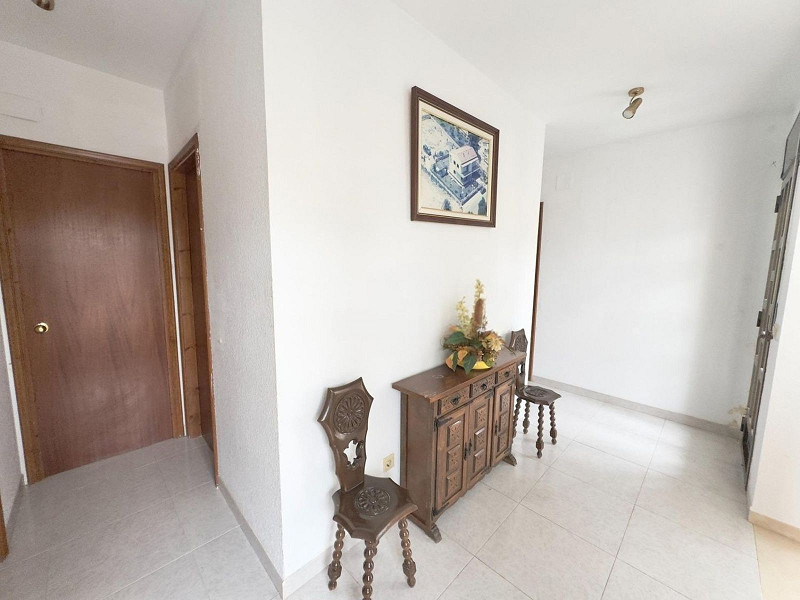 Светлый дом с бассейном в Эльс-Масос, Эль-Вендрель. Фото:  37