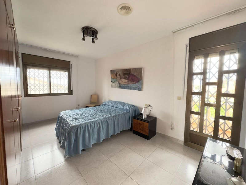 Светлый дом с бассейном в Эльс-Масос, Эль-Вендрель. Фото:  39