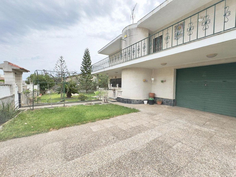 Светлый дом с бассейном в Эльс-Масос, Эль-Вендрель. Фото:  43