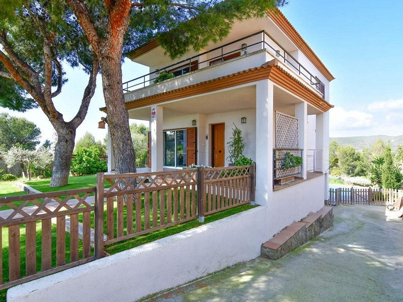 Дом с частным бассейном и видом в Эльс-Масос, Кома-Руга. Фото:  23