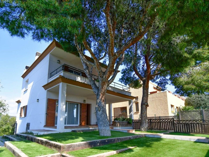 Дом с частным бассейном и видом в Эльс-Масос, Кома-Руга. Фото:  24