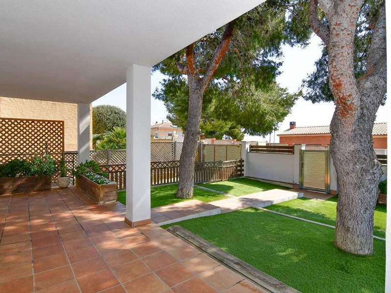 Дом с частным бассейном и видом в Эльс-Масос, Кома-Руга. Фото:  28