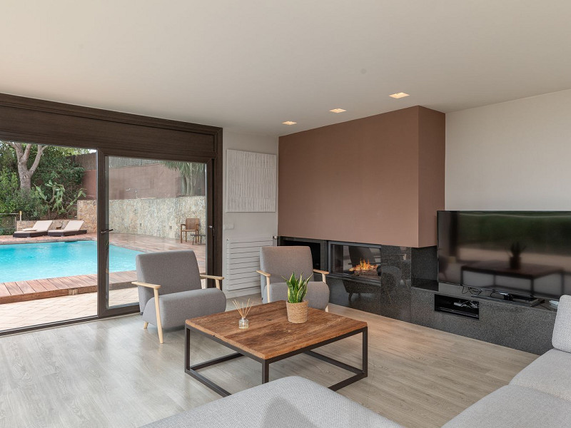 Эксклюзивная вилла с панорамным видом в Айгуаблава, Коста-Брава. Фото:  4