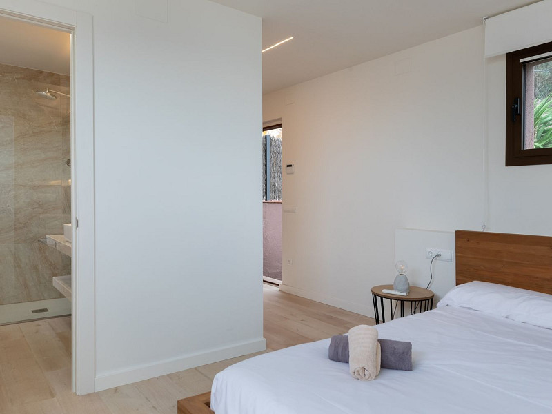 Эксклюзивная вилла с панорамным видом в Айгуаблава, Коста-Брава. Фото:  9