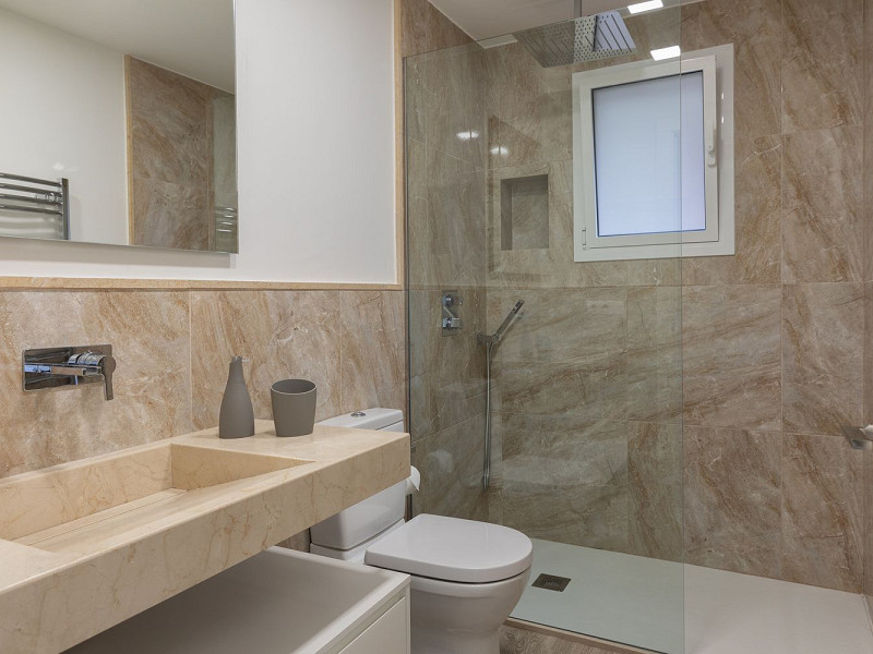 Эксклюзивная вилла с панорамным видом в Айгуаблава, Коста-Брава. Фото:  13