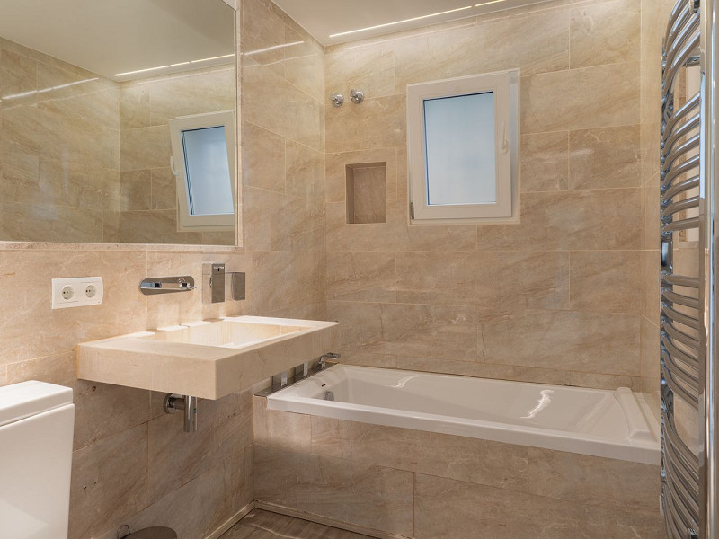 Эксклюзивная вилла с панорамным видом в Айгуаблава, Коста-Брава. Фото:  14