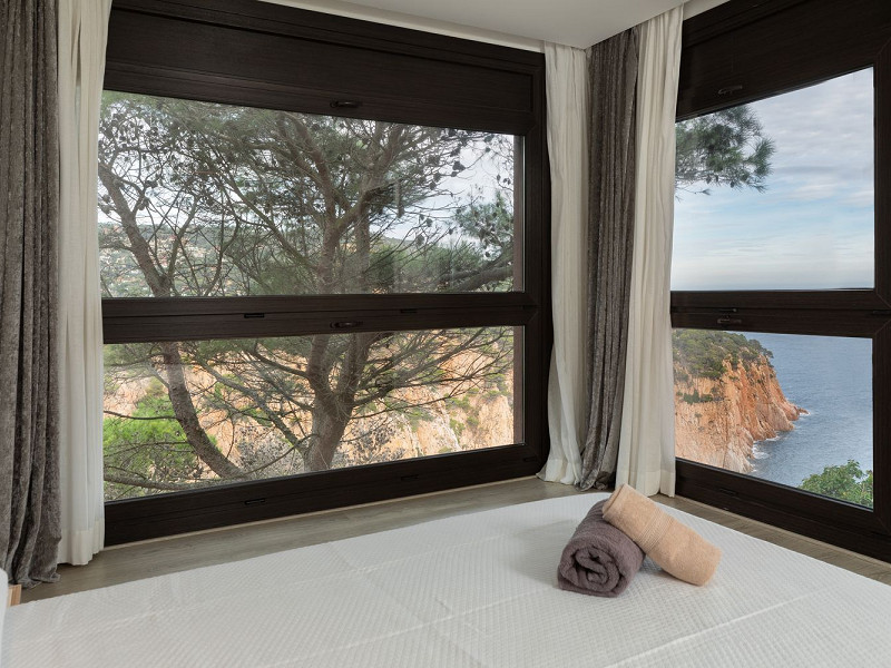 Эксклюзивная вилла с панорамным видом в Айгуаблава, Коста-Брава. Фото:  18