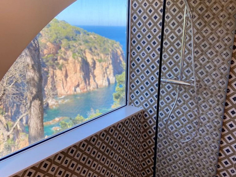 Эксклюзивная вилла с панорамным видом в Айгуаблава, Коста-Брава. Фото:  24