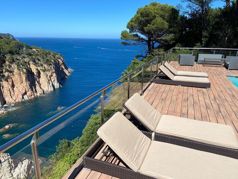 Эксклюзивная вилла с панорамным видом в Айгуаблава, Коста-Брава. Фото:  26