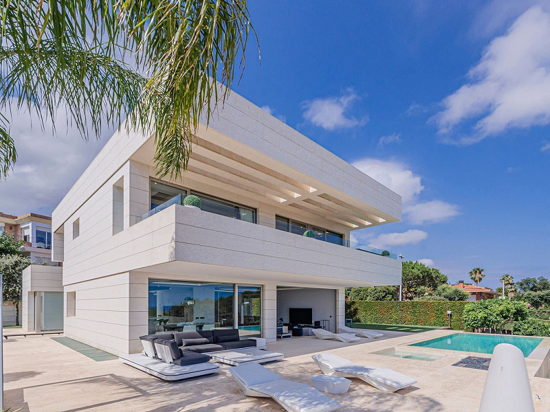 Modern Luxury Villa with Sea and Barcelona Views in Teia, Maresme. Photo:  5