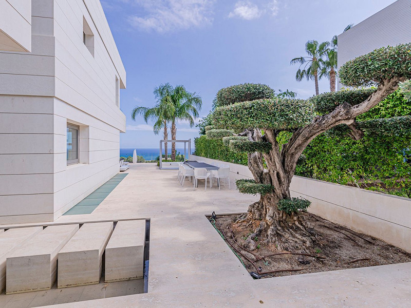 Modern Luxury Villa with Sea and Barcelona Views in Teia, Maresme. Photo:  10