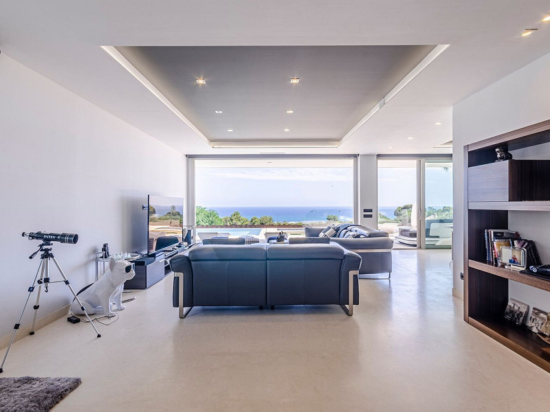 Modern Luxury Villa with Sea and Barcelona Views in Teia, Maresme. Photo:  16