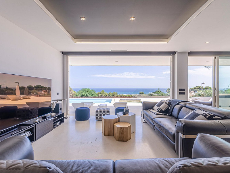 Modern Luxury Villa with Sea and Barcelona Views in Teia, Maresme. Photo:  17