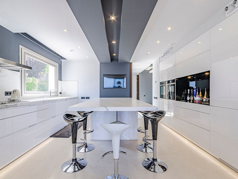 Modern Luxury Villa with Sea and Barcelona Views in Teia, Maresme. Photo:  20
