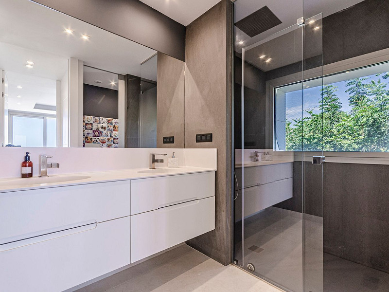 Modern Luxury Villa with Sea and Barcelona Views in Teia, Maresme. Photo:  36