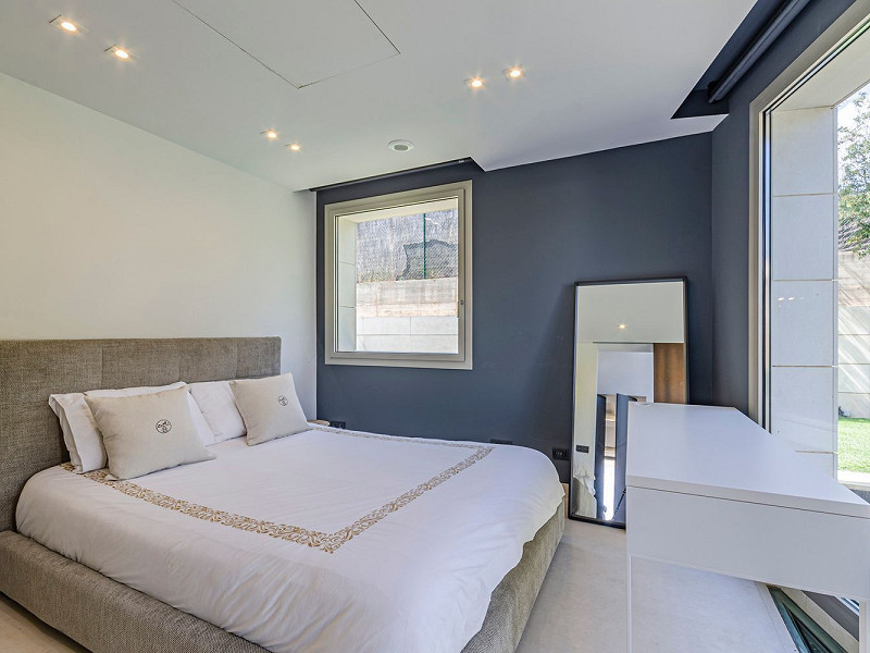 Modern Luxury Villa with Sea and Barcelona Views in Teia, Maresme. Photo:  40