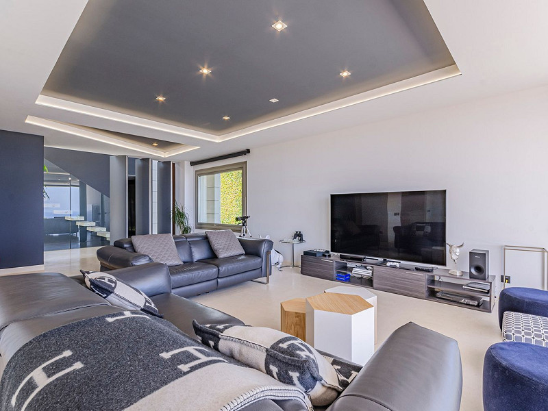 Modern Luxury Villa with Sea and Barcelona Views in Teia, Maresme. Photo:  44