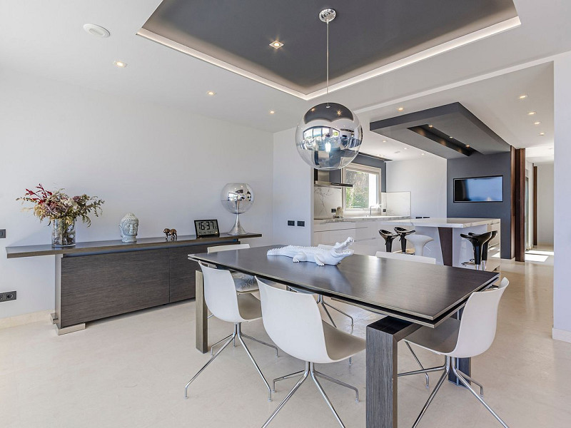 Modern Luxury Villa with Sea and Barcelona Views in Teia, Maresme. Photo:  45