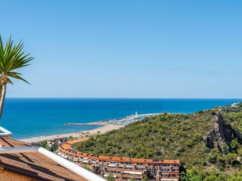 Tаунхаус с видом на море в Les Botigues de Sitges, Барселона. Фото:  27