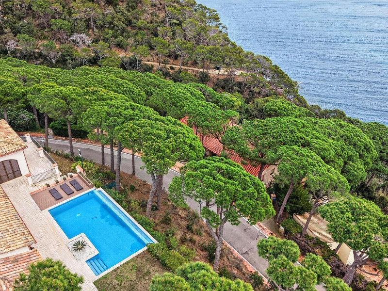 Эксклюзивная вилла с видом на море в Punta Brava, Коста-Брава. Фото:  37
