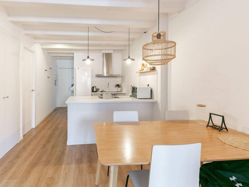 Отремонтированная меблированная квартира на Calle Pedreres, Poble Sec, Барселона. Фото:  3