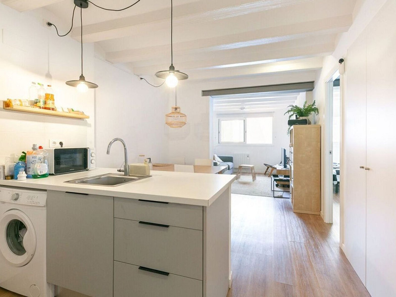 Отремонтированная меблированная квартира на Calle Pedreres, Poble Sec, Барселона. Фото:  6